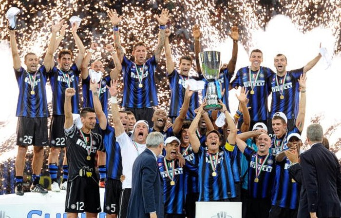 9. Inter Milan: Đội bóng này đang có một trong những lực lượng CĐV lớn nhất nước Ý, đặc biệt là tầng lớp trung lưu của thành phố Milan. Ngoài ra, Inter đang có ý định rời khỏi San Siro, và nếu kế hoạch SVĐ mới được đi đúng kế hoạch, họ có được nguồn thu lớn từ tiền bán vé và những hợp đồng thương mại khác (sân mới có thể được dùng cho các trận đấu lớn của các giải đấu cấp châu lục hoặc FIFA). Họ sẽ còn tiếp tục là một CLB có khả năng cạnh tranh danh hiệu cao ở Italia lẫn châu Âu nhờ nền tảng vững như vậy, dù Massimo Moratti có còn làm chủ sở hữu nữa hay không.